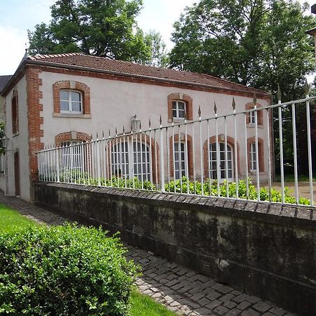 Chateau Mesny Gite Au Fil Des Pages Vic-sur-Seille Екстер'єр фото