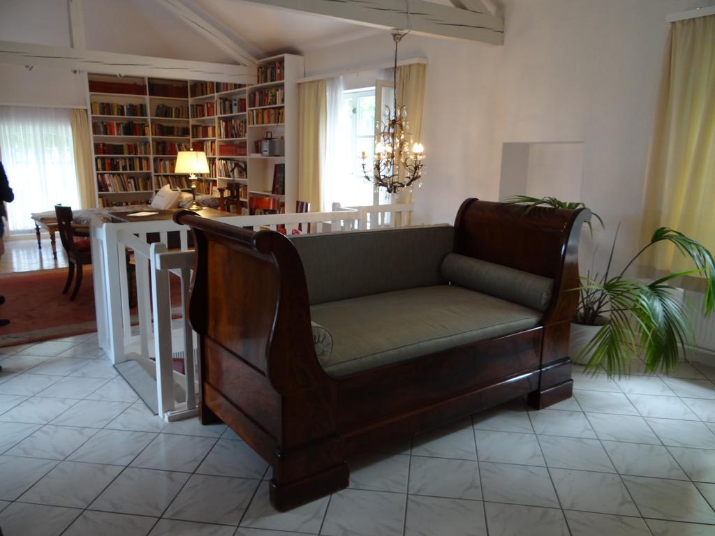 Chateau Mesny Gite Au Fil Des Pages Vic-sur-Seille Екстер'єр фото