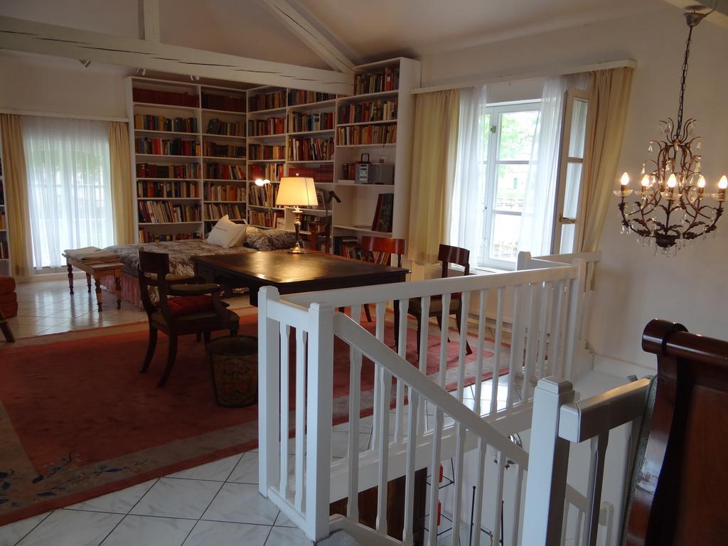 Chateau Mesny Gite Au Fil Des Pages Vic-sur-Seille Екстер'єр фото